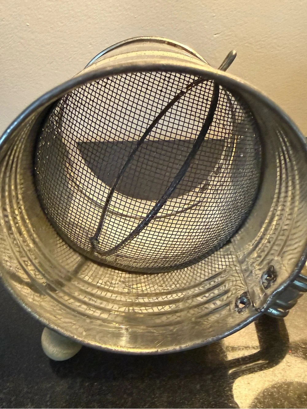 Bromwell's BEE Vintage Metal Sifter - Silver